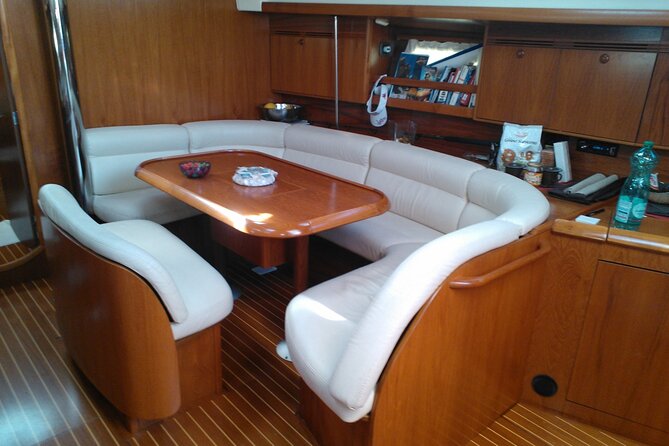 Sailing boat from Santa Teresa di Gallura to the Maddalena Archipelago - What the crew actually does for you