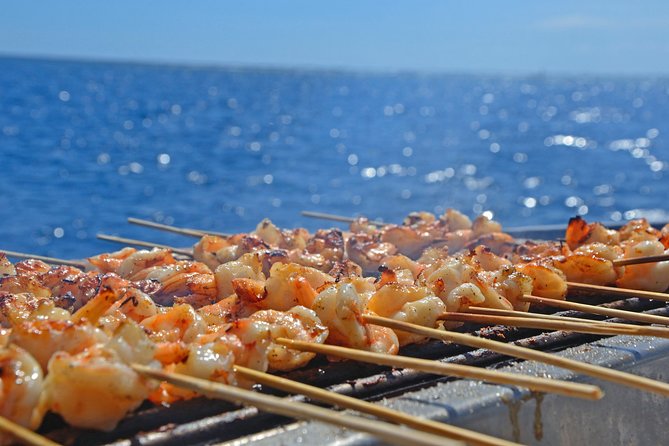Sailing Catamaran Cruises - The seafood BBQ lunch and the open bar: what to expect