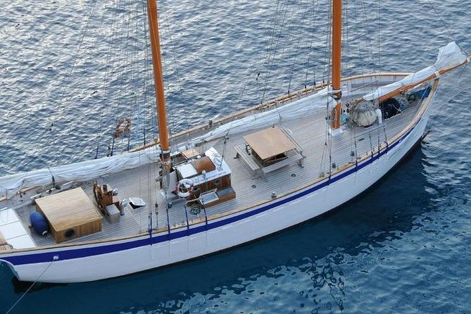 Sailing day in the heart of the Calanques - Le Vieux Port departure: coffee, fruit juice, and the harbor-to-coast shift