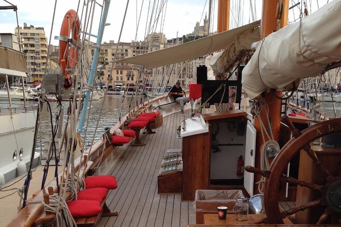 Sailing day in the heart of the Calanques - Ile Riou: a second cove moment with more time to settle in