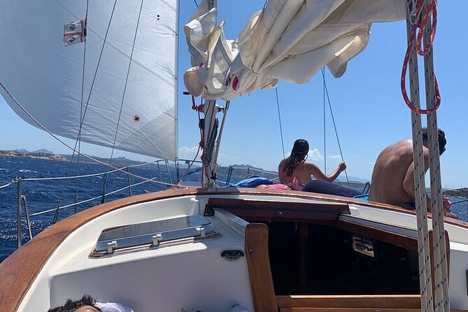 Sailing La Maddalena Archipelago with a USCG licensed captain. - Aperitif, Drinks, and the On-Board Cooler Setup