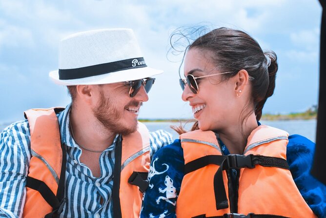 Sailing Tour through the Laguna de los Siete Colores - What to expect from the crew and guide talk