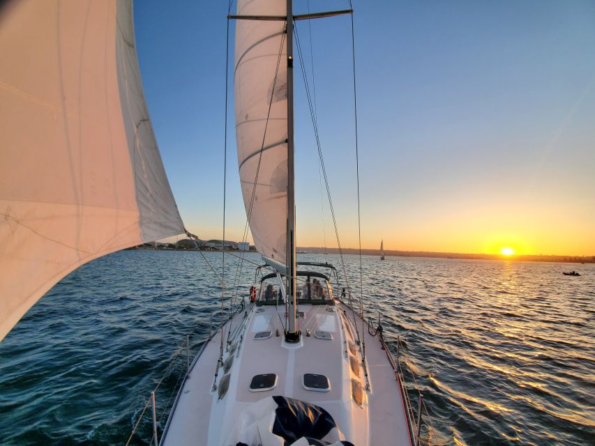San Diego: San Diego Bay Sunset & Daytime Sailing Experience - Day sail vs sunset sail: which one should you pick?