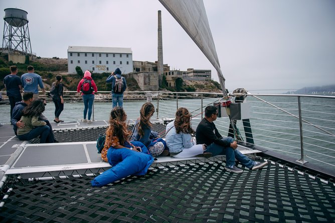 San Francisco Bay Sailing Cruise - Deck vs cabin: how to stay comfortable and still get great photos