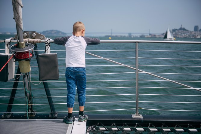 San Francisco Bay Sailing Cruise - The onboard vibe: bar, snacks, and who you’ll meet on the water