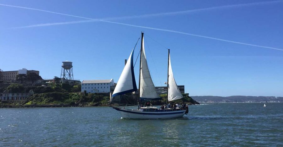 San Francisco: Bay Sailing Tour with Drinks - Pier 39 Start: Getting on the Privateer Without Stress
