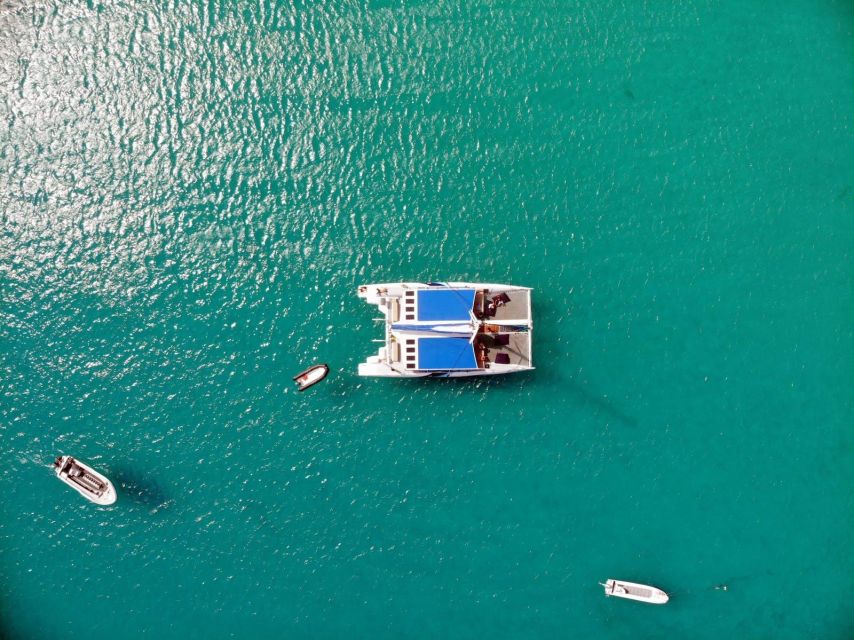 Santa Maria: Sal Island All-inclusive Adults-only Catamaran - All-inclusive snacks, beer, wine, cava, and local music