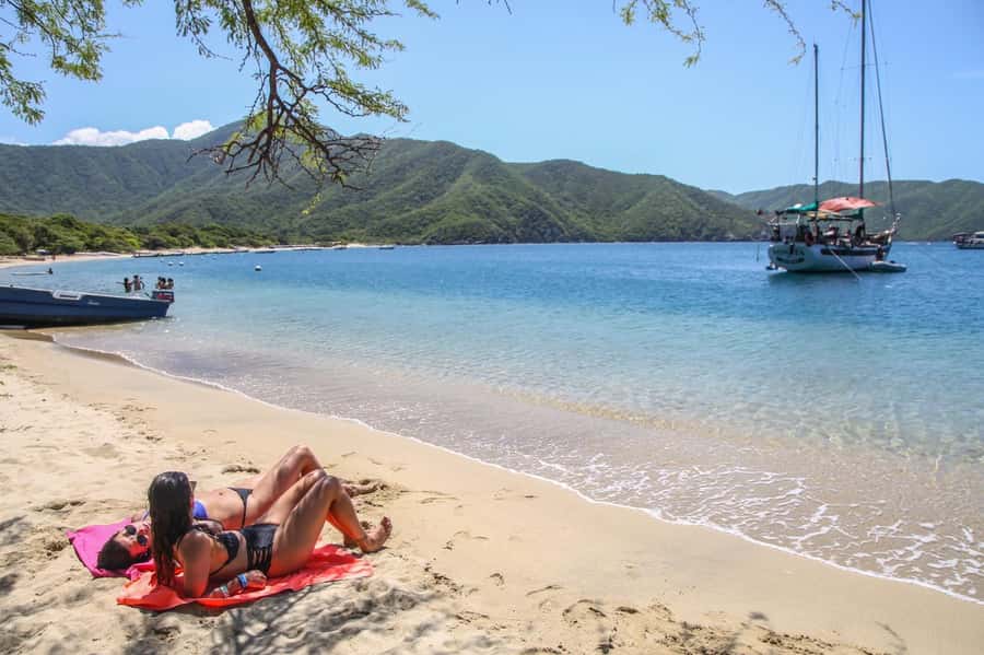 Santa Marta: Sailboat day tour to Tayrona Park - Lunch onboard: simple, filling, and timed well