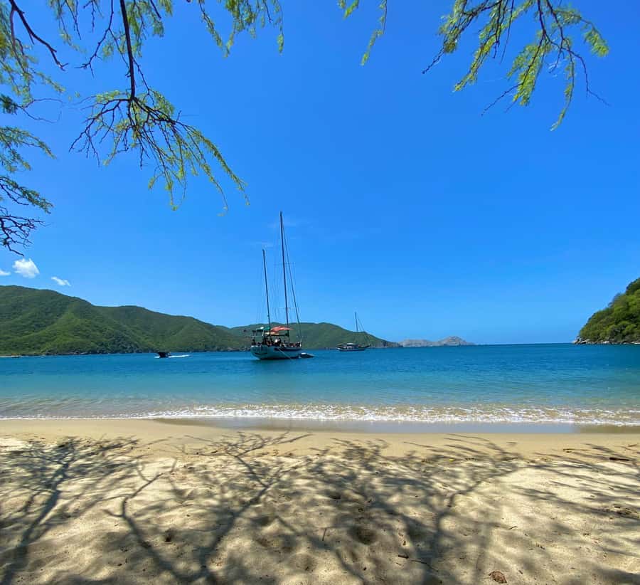 Santa Marta: Sailboat day tour to Tayrona Park - Crew, language, and how to make the day smoother