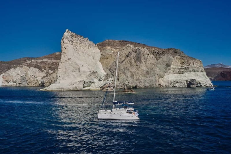 Santorini: Caldera Classic Catamaran Cruise w/ Meal & Drinks - Mesa Pigádia: Your Snorkel and Chill Segment