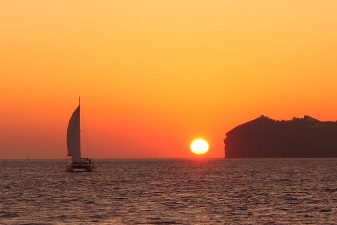 Santorini Caldera Sailing Tour with BBQ Lunch and Drinks - Red Beach and White Beach: quick color, real boat access