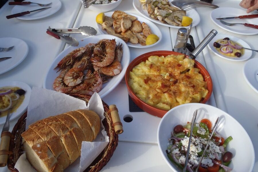 Santorini Caldera: Sunset Sailing Cruise with Meal - Who should book this Santorini sailing cruise
