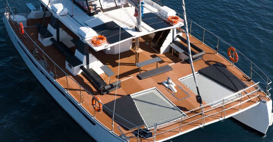 Santorini: Catamaran Caldera Cruise with Meal and Drinks - Onboard Lunch and Drinks: BBQ, Wine, and a Realistic Food Expectation