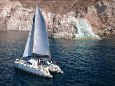Santorini: Catamaran Cruise with Food and Drinks - Red Beach and White Beach: color, texture, and where to spend your energy