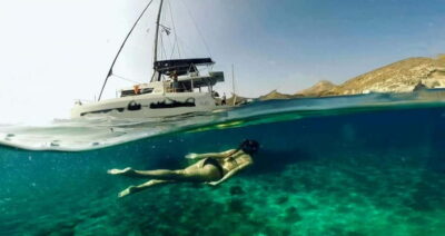 Santorini: Catamaran Cruise with Fresh Meal & Open Bar - Getting There by Minibus and the Vlychada Handoff