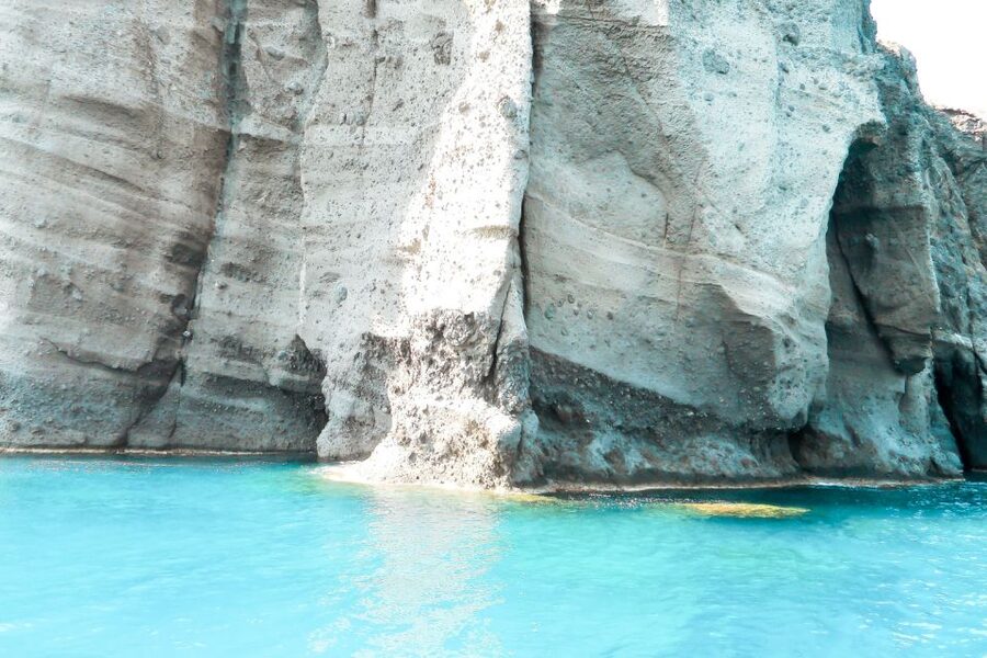 Santorini: Catamaran Tour with BBQ Meal and Unlimited Drinks - Key reasons this Santorini cruise works so well
