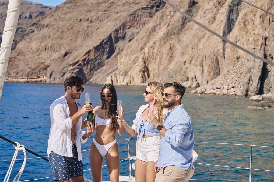 Santorini: Day Luxury Catamaran Cruise with Meal & Drinks - Group size feel, crew support, and that one thing to keep in mind