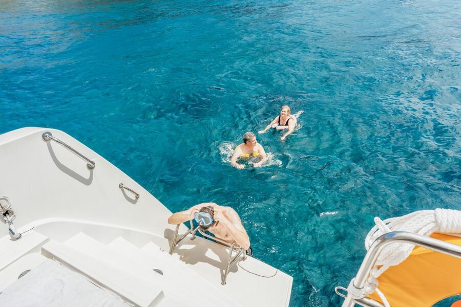 Santorini: Luxury Catamaran Day Trip with Meal and Open Bar - Volcanic Hot Springs: 30 Minutes, 4°C Warmer, and 50 Meters Away