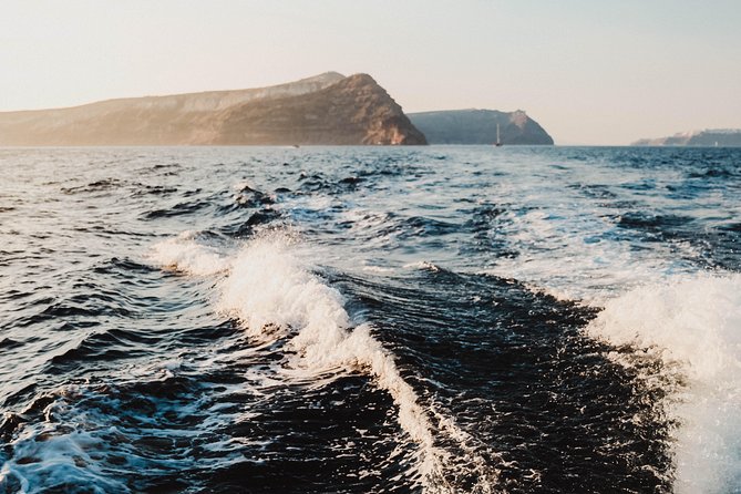 Santorini Private Catamaran Cruise with BBQ, Open Bar & Transfers - Palea Kameni and the Hot Springs Soak (What to Expect)
