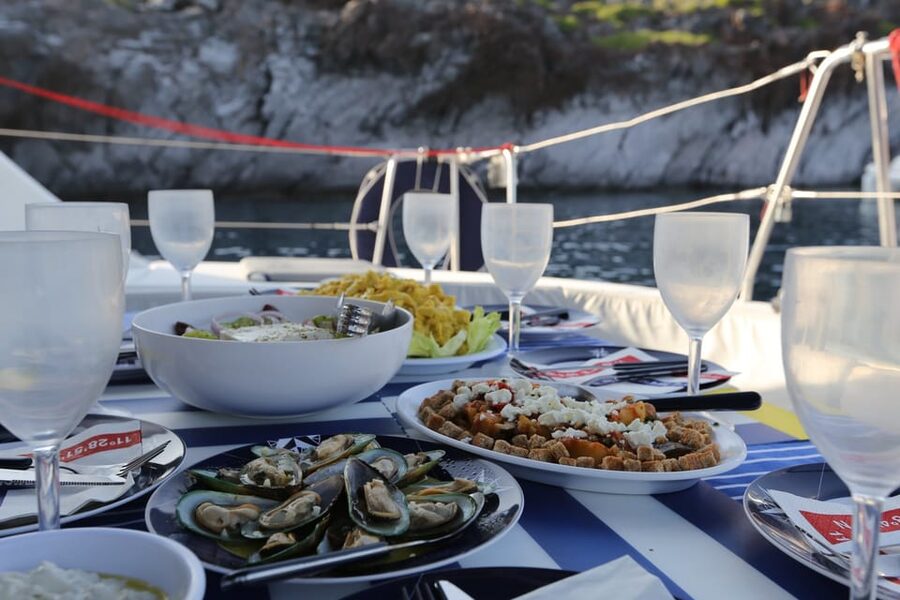 Santorini: Private Catamaran Cruise with Food & Drinks - Mésa Pigádia: the longest break, snorkeling, and where the meal lands