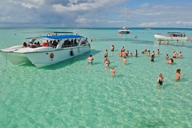 Saona Island Catamaran Adventure with Free Food and Transportation - Group Size and Shared Logistics: How to Avoid Feeling Rushed