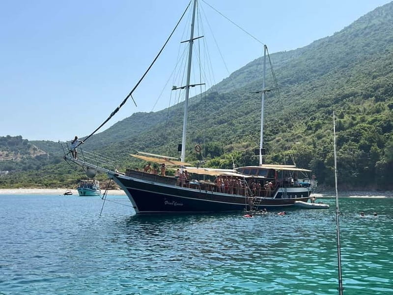 Saranda: Discover Secret Bays with Prince Ennio Yacht Tour - First steps: where to meet Prince Ennio in Saranda