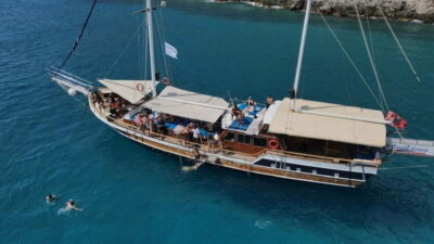 Saranda: Discover Secret Bays with Prince Ennio Yacht Tour - The 6-hour flow: what your day actually feels like