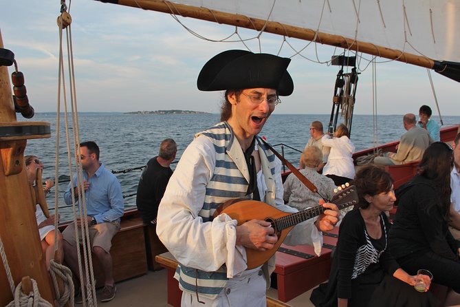 Schooner Fame Sailing Tour - Sunset chill: what to wear, what to bring, and how to enjoy the cold
