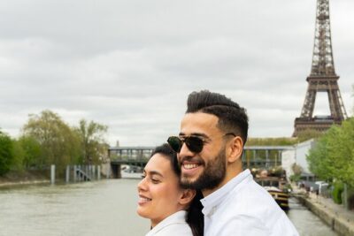 Seine River Dinner Cruise with Live Singer by VIP Yacht de Paris - How the Night Flows: Boarding, Cruise Time, and Dinner Timing