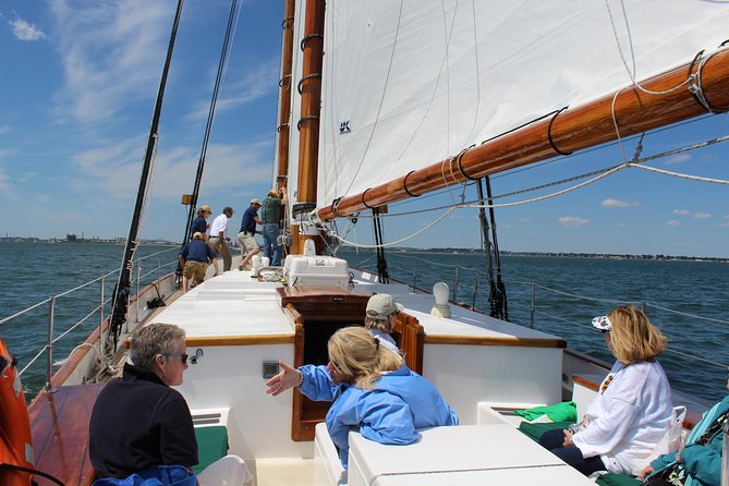 Sightseeing Day Sail around Boston Harbor - Castle Island and Fort Independence: the island history moment