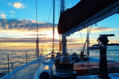 Siska - 2 day 1 Night - Maxi Sailing Tour of the Whitsundays - Day 1 on Siska: Crossing to the Whitsunday Islands and the big Whitehaven moment