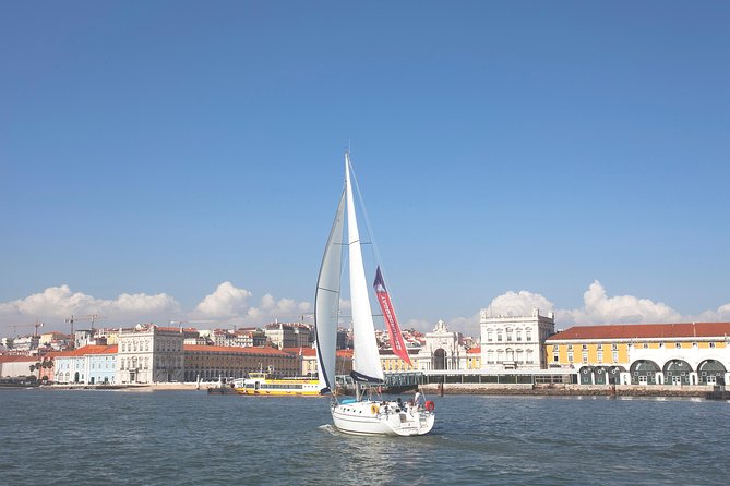 Small-Group Sailing Tour on the Tagus River from Lisbon - St. George Castle: Seeing the Hill From the Right Angle