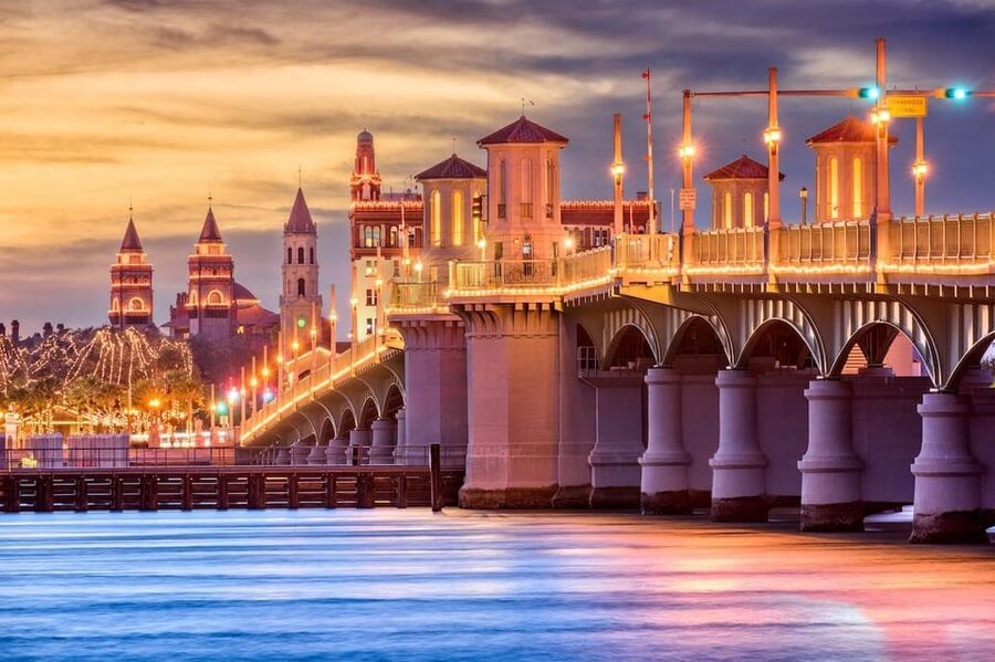 St Augustine: Nights of Lights Sail w Live Music& Sunset Opt - Drinks and Warmth: What’s Included and How to Use It