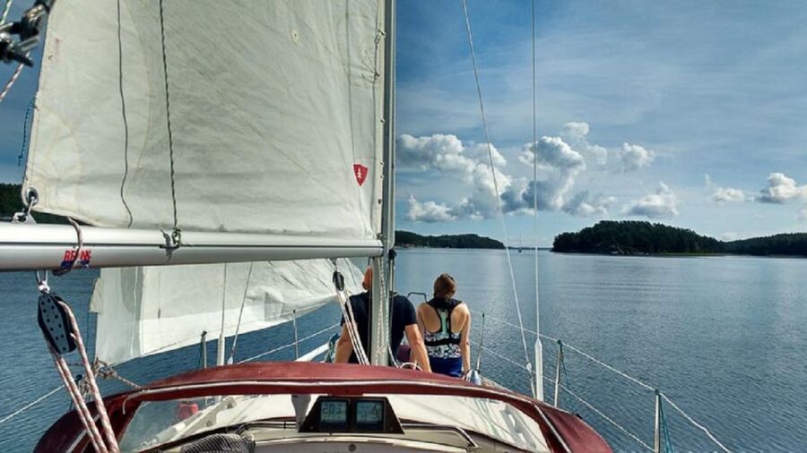 Stockholm: Archipelago Sailing Adventure with Island Chill - Lunch Stop on an Island Bay: Food, Wind Breaks, and Optional Swims