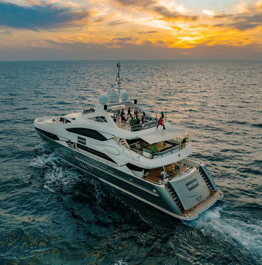 Sunseeker Superyacht: VIP Dinner, Premium Drinks& Live Music - Burj Al Arab to Ain Dubai Wheel: spotting landmarks from the water