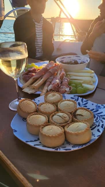 Sunset Apéritif on a 15m sailing boat - Meeting Davide at the White Office: How the 2 Hours Runs