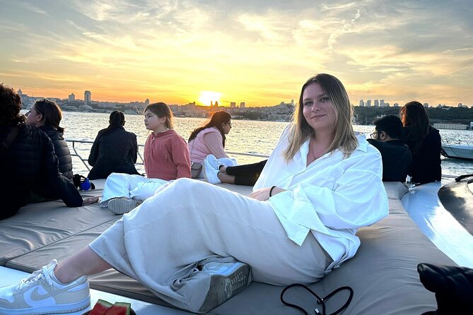Sunset or Daytime Istanbul Guided Luxury Yacht Cruise with Snacks - Anadolu Hisarı: The Asian-Side Fortress You See Like an Open-Air Ruin