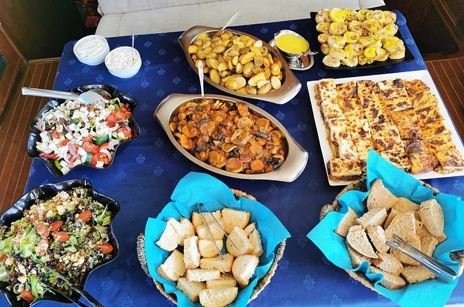 Sunset Sail Cruise to Rhenia, Mykonos Beach Safari, Dinner&Drinks - On-board dinner and drinks: Greek comfort food with real flow