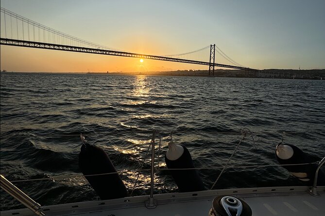 Sunset sailboat tour in Lisbon with green wine - Why a Lisbon sunset sail is worth your evening (even if you’re short on time)