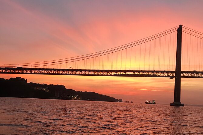 Sunset sailboat tour in Lisbon with green wine - The route along the Tagus: from Caís do Sodré to Terreiro do Paço