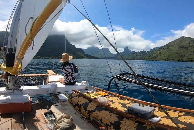 Sunset sailing - Snorkeling in Moorea’s Lagoon: When Rays and Turtles Enter the Picture