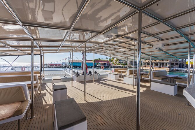 Sunset Sailing Cruise with premium drinks and bites - Is it for couples, friends, or families?