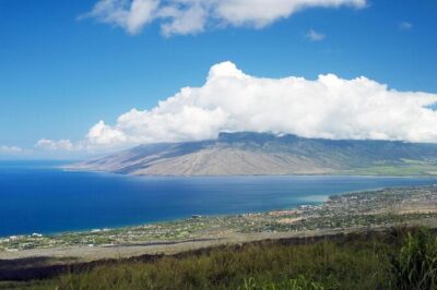 Sunset Sailing on a Floating Tiki Bar Charming Hawaiian Catamaran - Maalaea Bay to the Kihei coast: what the route feels like