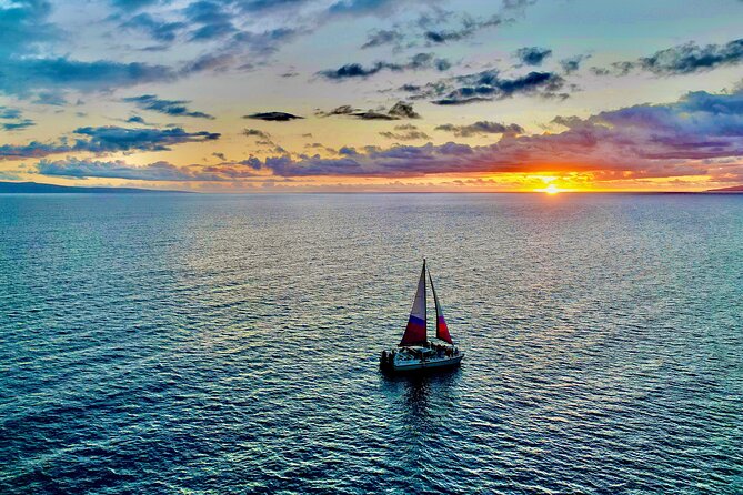 Sunset Sailing on a Floating Tiki Bar Charming Hawaiian Catamaran - Onboard food and drinks: the tiki-bar checklist