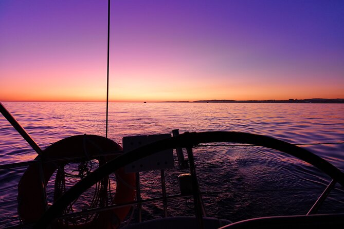 Sunset Tour on a Luxury Sailing Yacht from Vilamoura - The small beach stop: high tide access and a two-texture shoreline