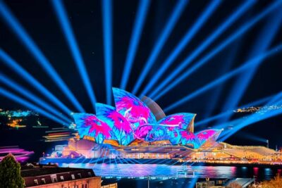 Sydney: Premium Catamaran Vivid Cruise with Welcome Drink - The route: Harbour Bridge and Opera House from the water