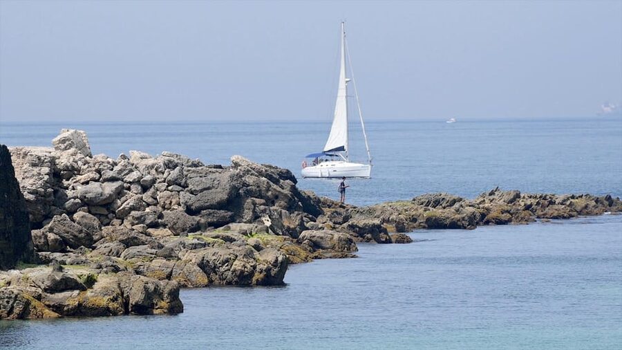 Tarifa: Sailboat Tour, Snorkelling, Tapas & Drinks - How snorkeling works here: calm shallows, clear water, and sea scooters