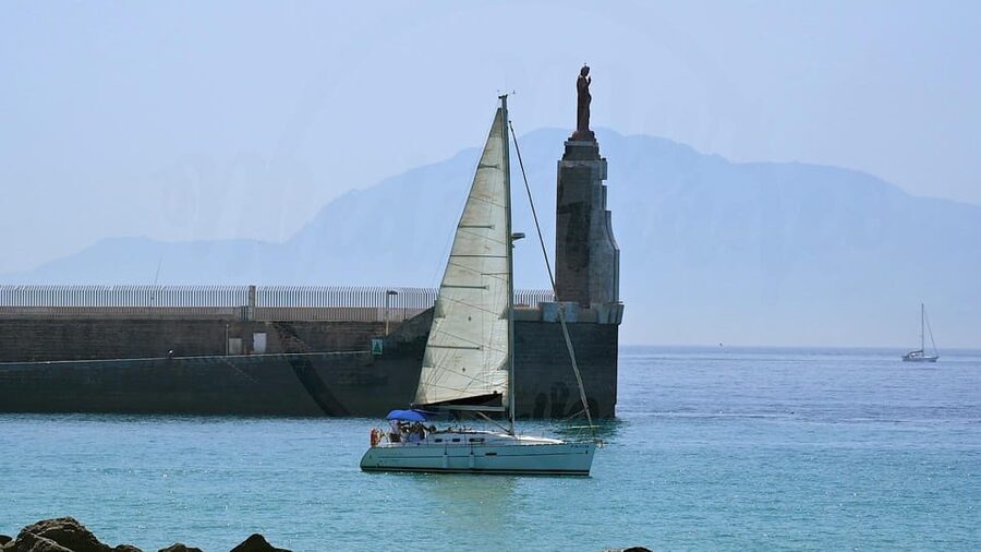 Tarifa: Sailboat Tour, Snorkelling, Tapas & Drinks - Isla de las Palomas and the Mediterranean-to-Atlantic vibe
