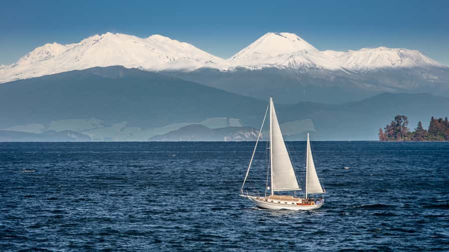 Taupō: Sail Barbary Eco Sailing to the Maori Rock Carvings - Cruising time: what the sail stretch is really like