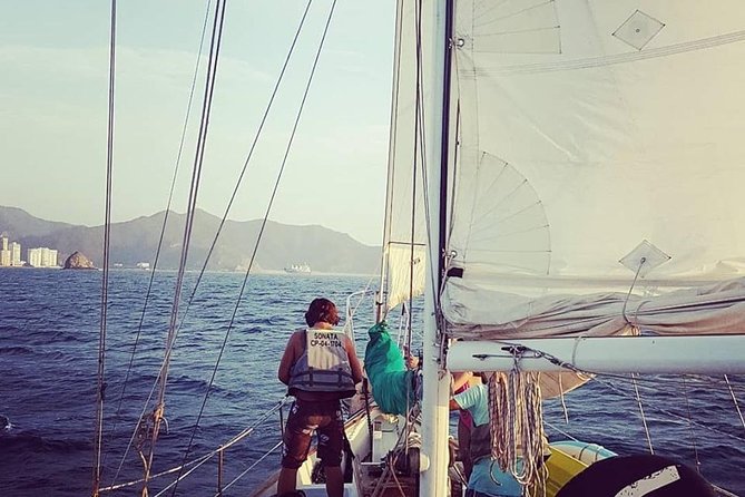 Tayrona Bay Sailboat trip - Crew and communication: friendly, but don’t assume perfect English